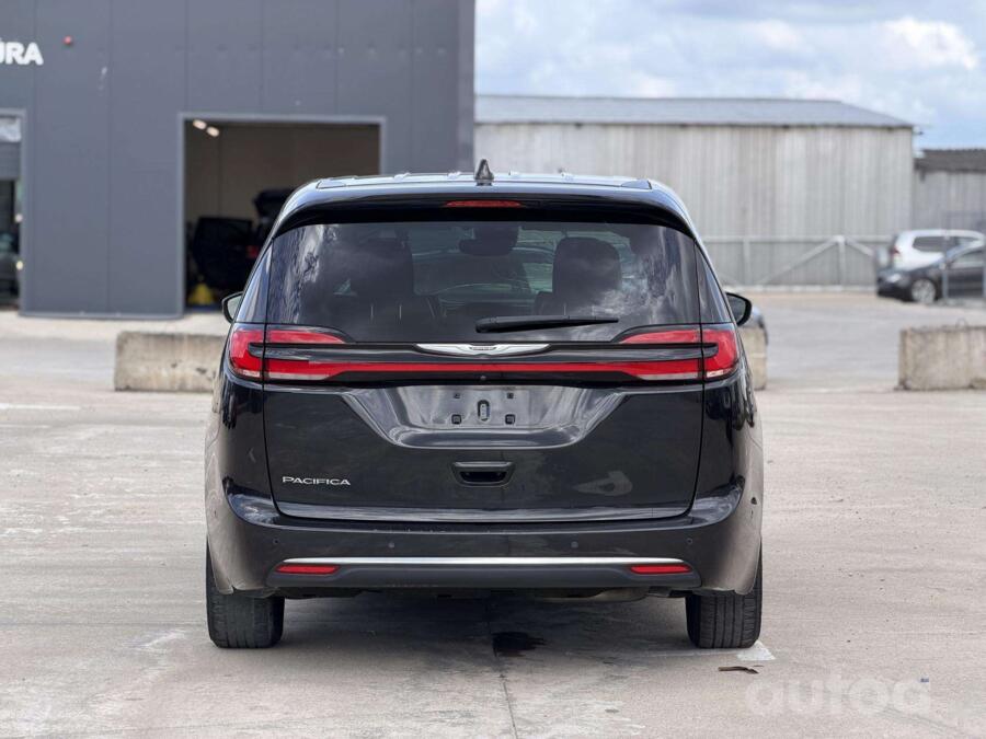 Chrysler Pacifica 2 generation Minivan