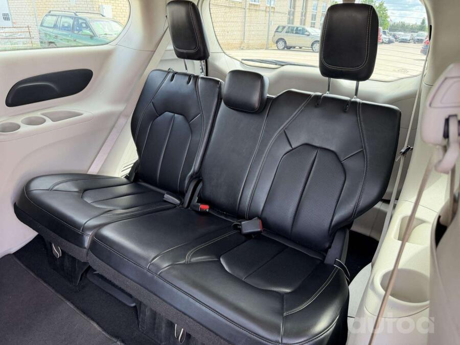 Chrysler Pacifica 2 generation Minivan