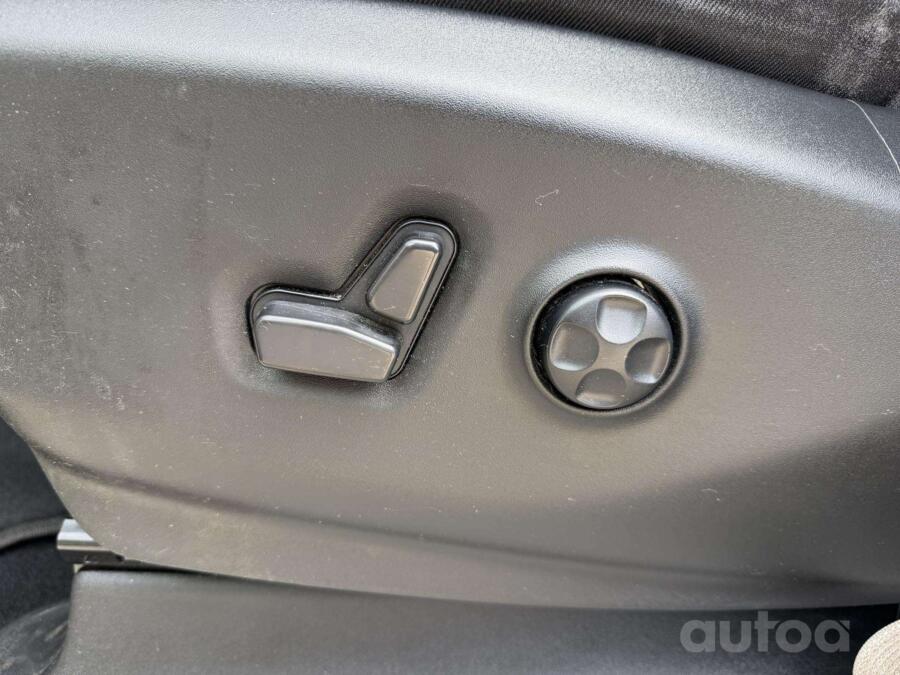 Chrysler Pacifica 2 generation Minivan