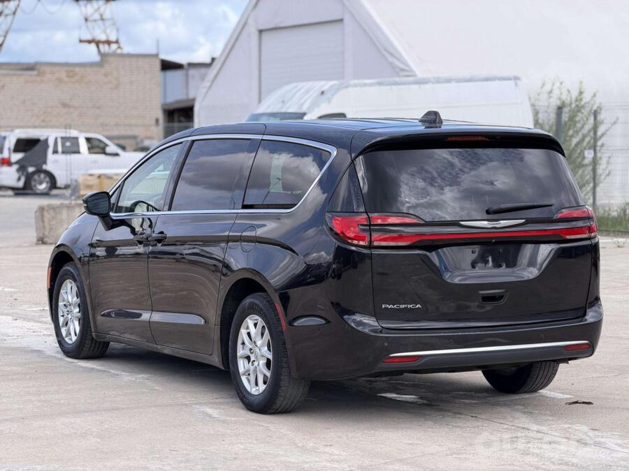 Chrysler Pacifica 2 generation Minivan
