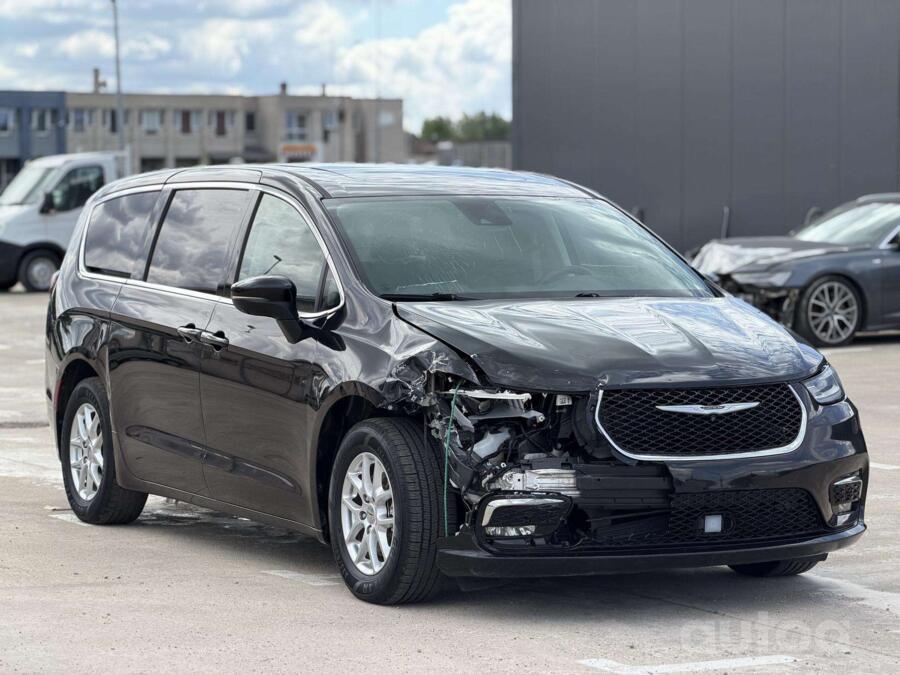 Chrysler Pacifica 2 generation Minivan