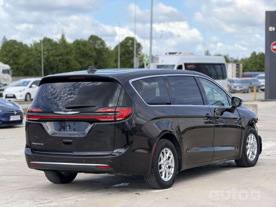 Chrysler Pacifica 2 generation Minivan