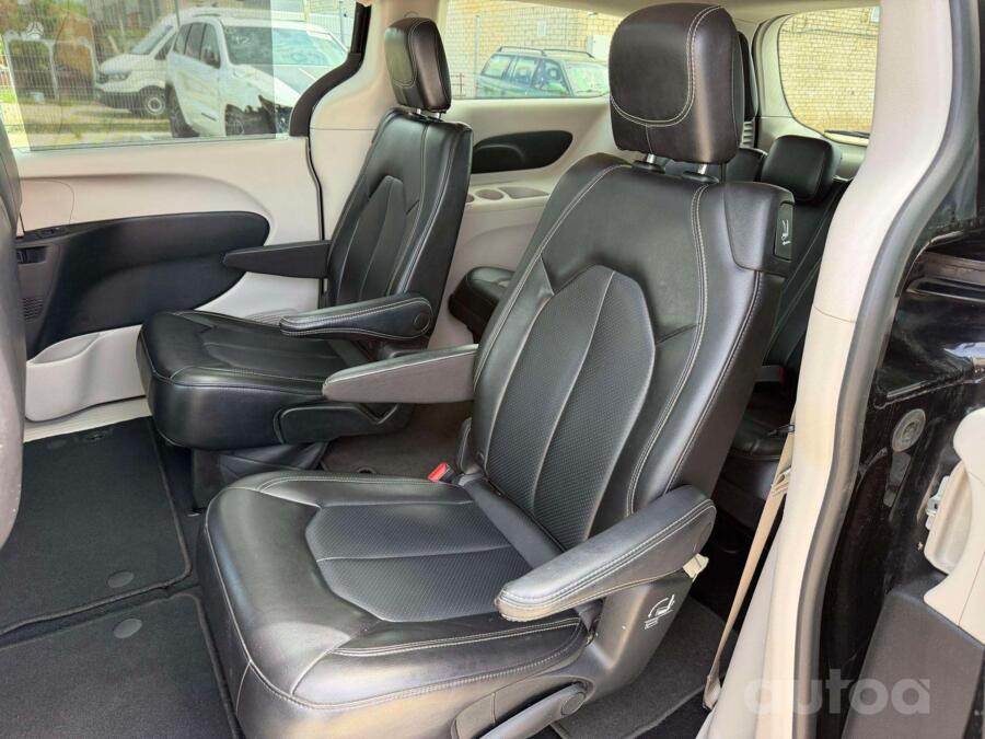 Chrysler Pacifica 2 generation Minivan