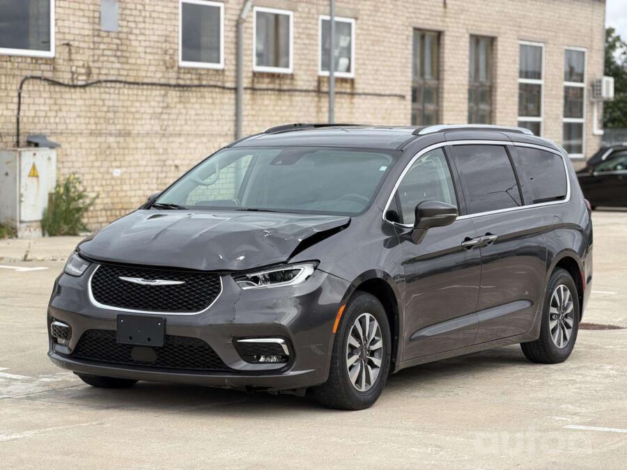 Chrysler Pacifica 2 generation Minivan
