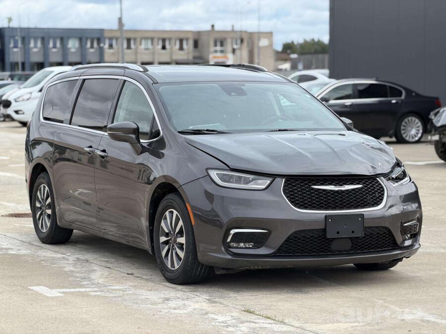 Chrysler Pacifica 2 generation Minivan