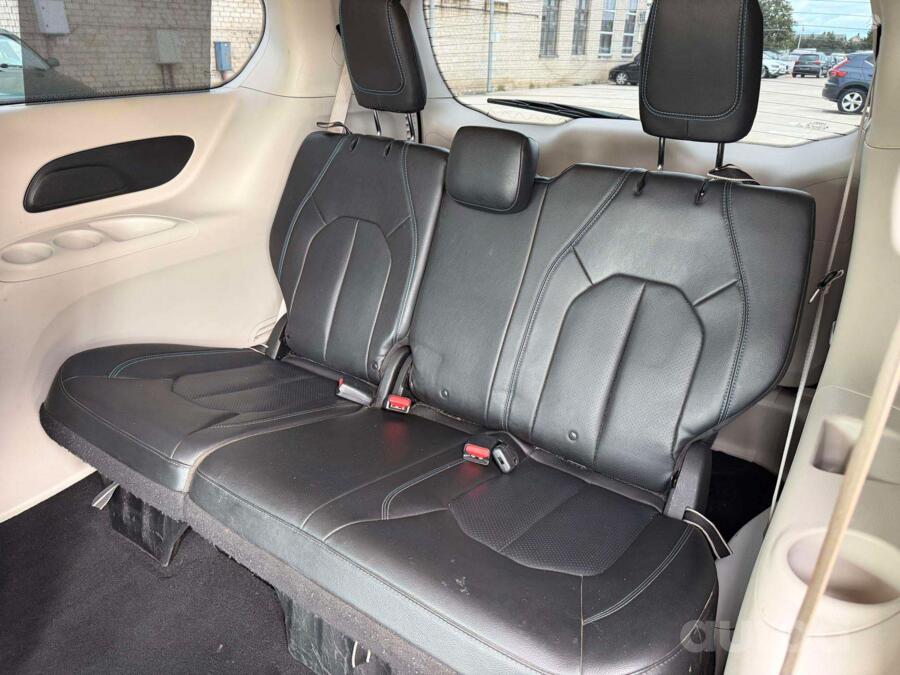 Chrysler Pacifica 2 generation Minivan