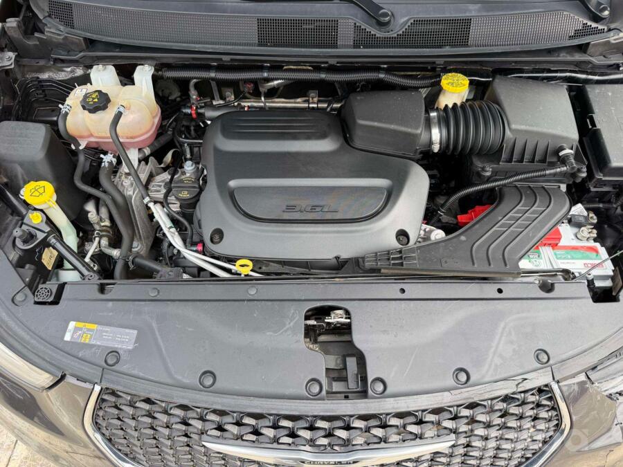 Chrysler Pacifica 2 generation Minivan