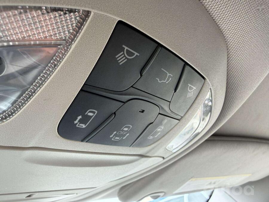 Chrysler Pacifica 2 generation Minivan
