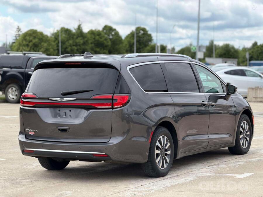 Chrysler Pacifica 2 generation Minivan
