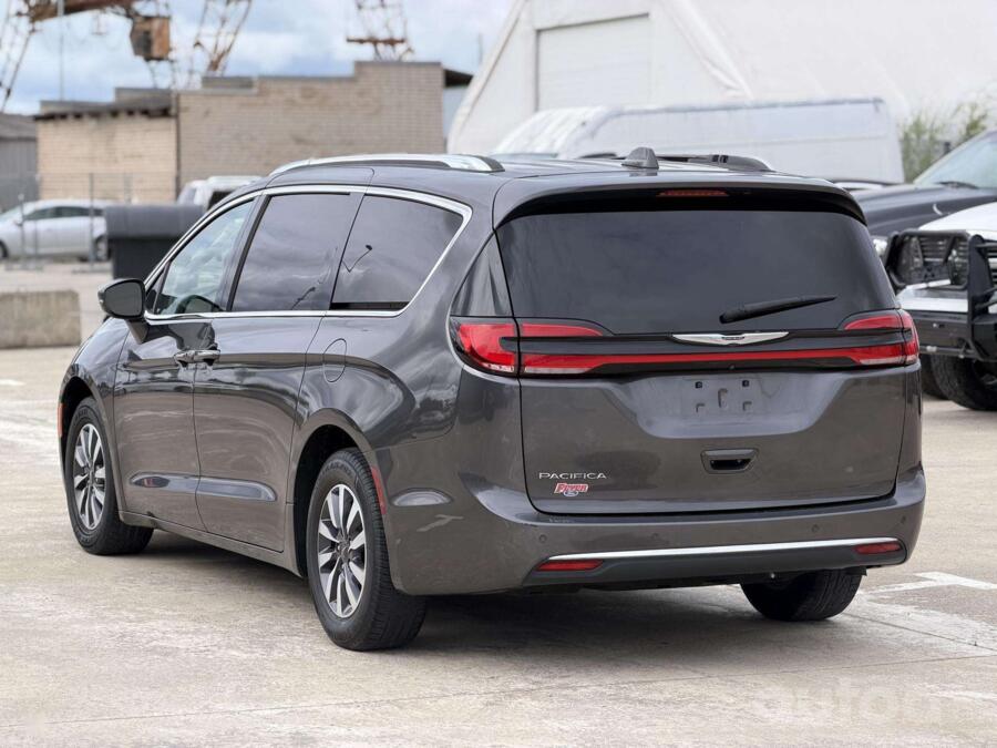 Chrysler Pacifica 2 generation Minivan