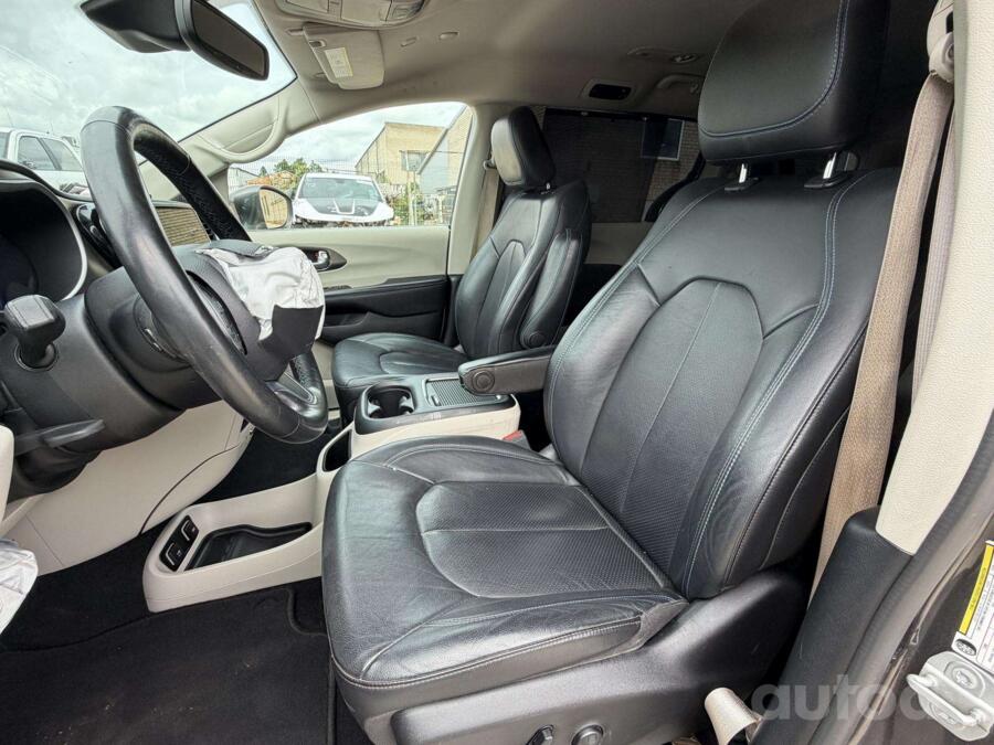 Chrysler Pacifica 2 generation Minivan