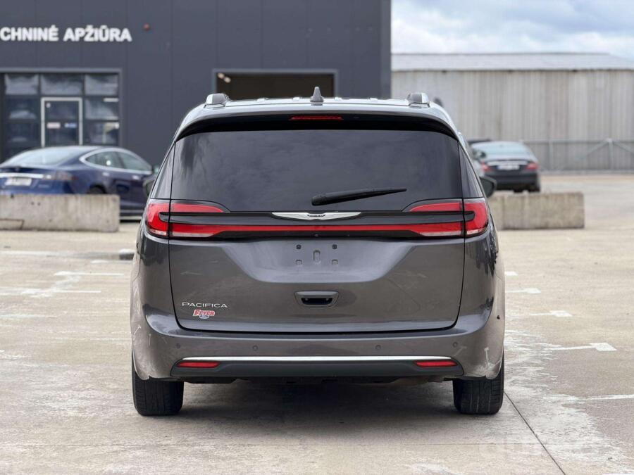 Chrysler Pacifica 2 generation Minivan