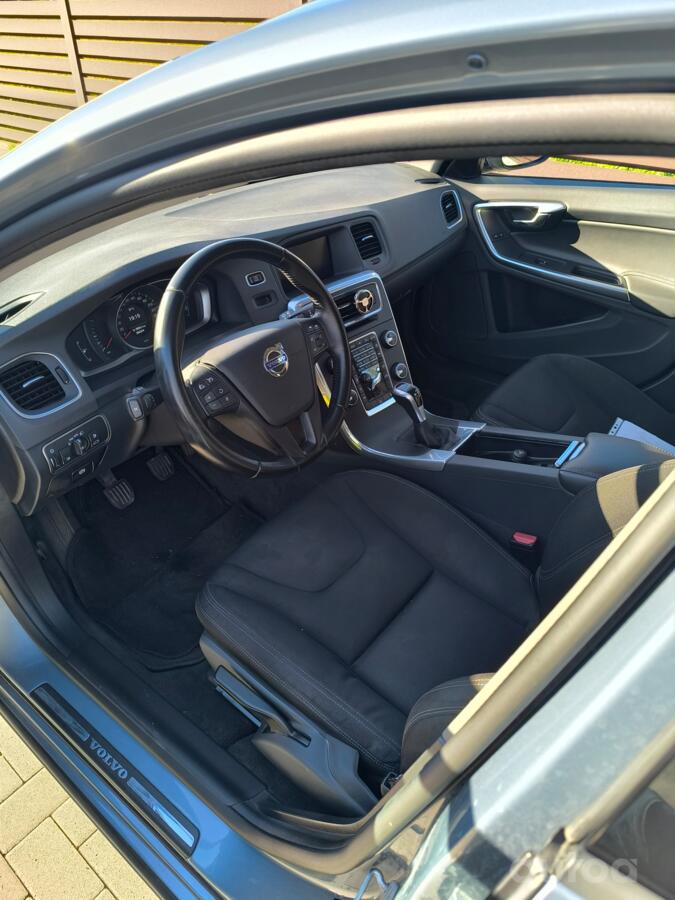 Volvo V60 1 generation [restyling] wagon 5-doors