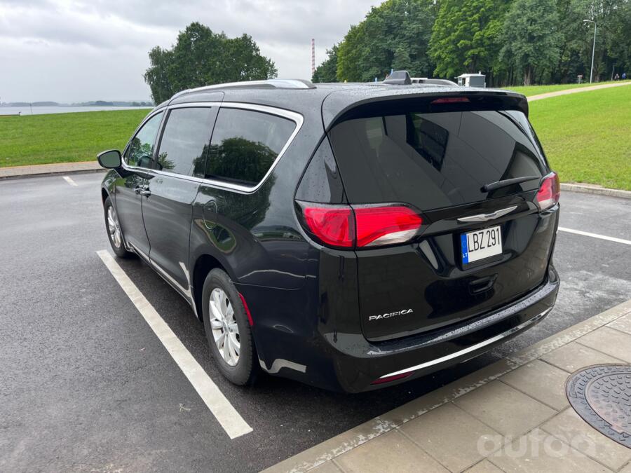Chrysler Pacifica 2 generation Minivan