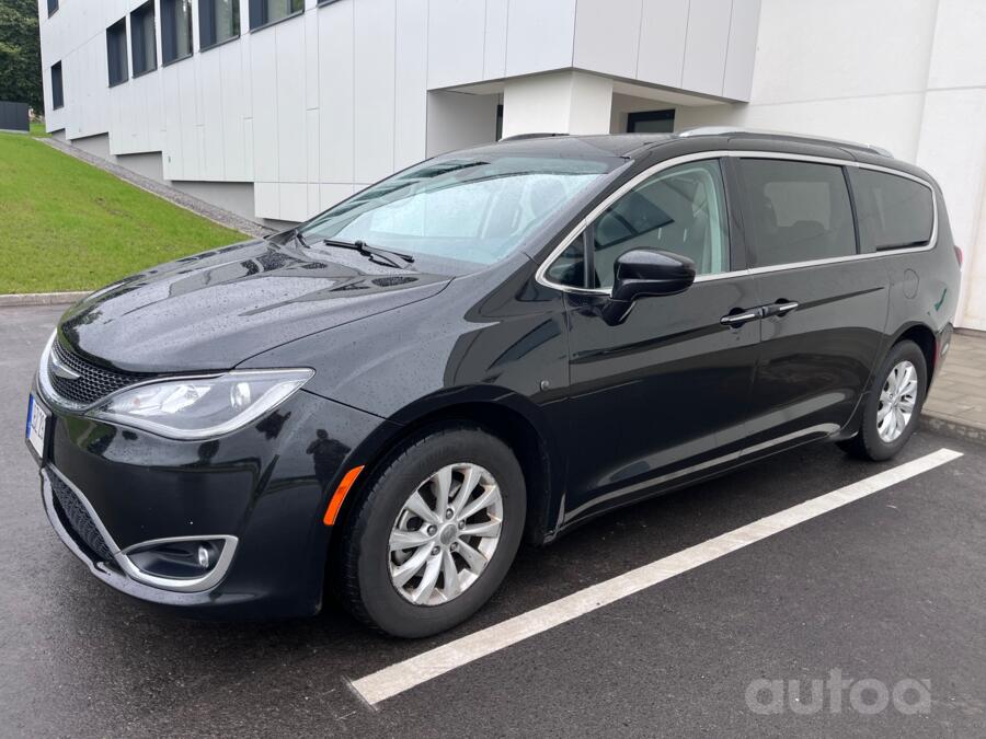 Chrysler Pacifica 2 generation Minivan