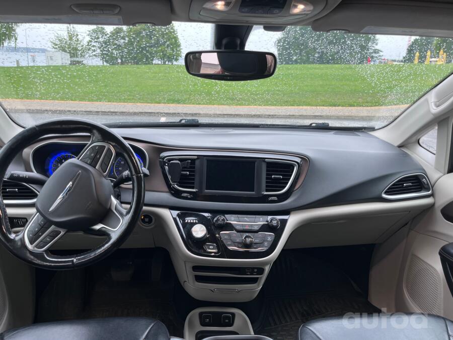 Chrysler Pacifica 2 generation Minivan