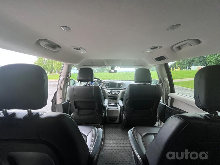 Chrysler Pacifica 2 generation Minivan