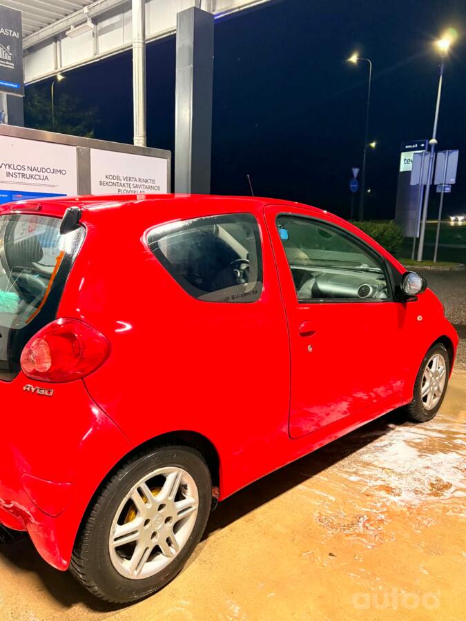 Toyota Aygo 1 generation Hatchback 3-doors
