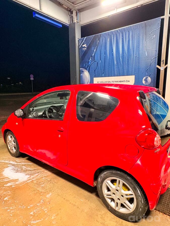 Toyota Aygo 1 generation Hatchback 3-doors