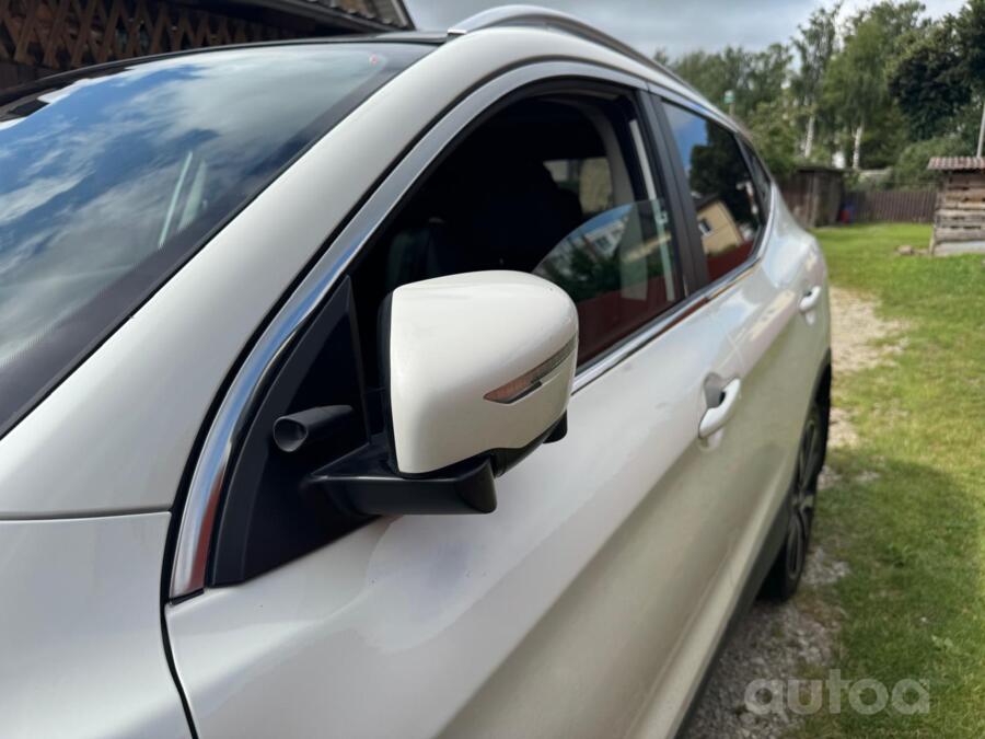 Nissan Qashqai 2 generation Crossover