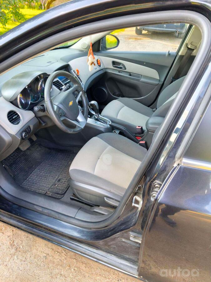 Chevrolet Cruze J300 Sedan