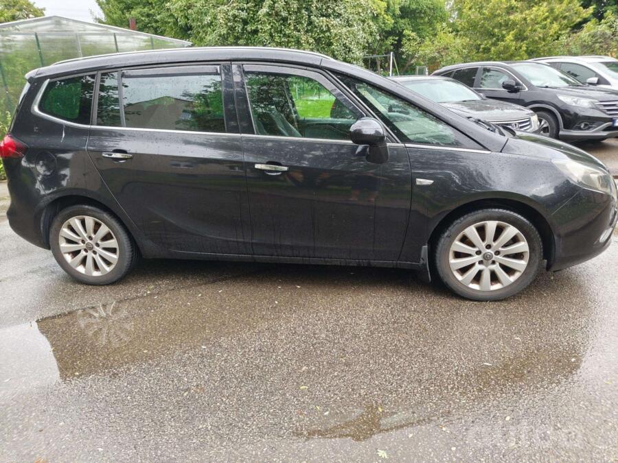 Opel Zafira Tourer 2012