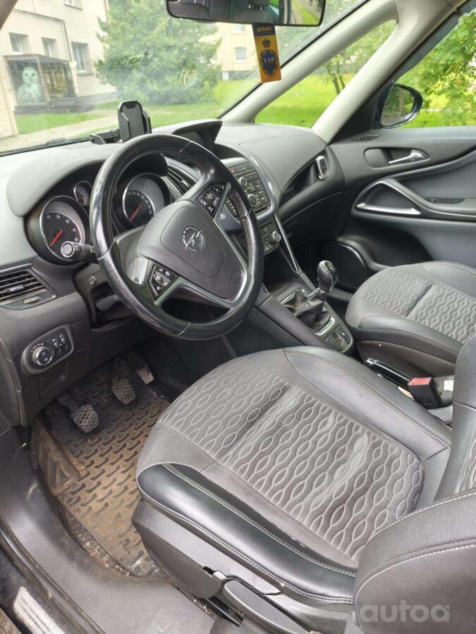 Opel Zafira Tourer 2012