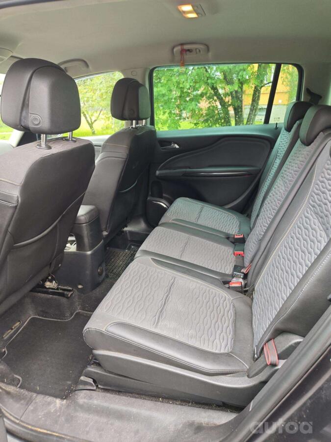 Opel Zafira Tourer 2012