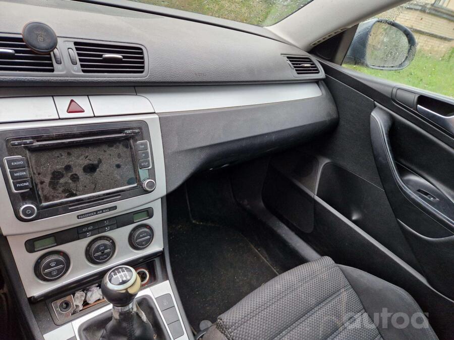 Volkswagen Passat B6 wagon 5-doors