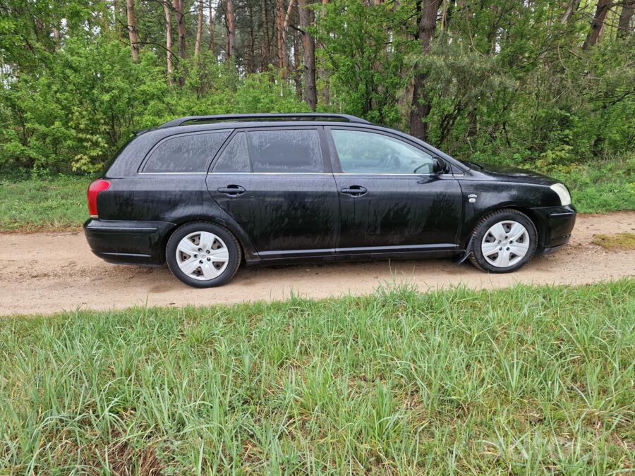 Toyota Avensis 2 generation wagon