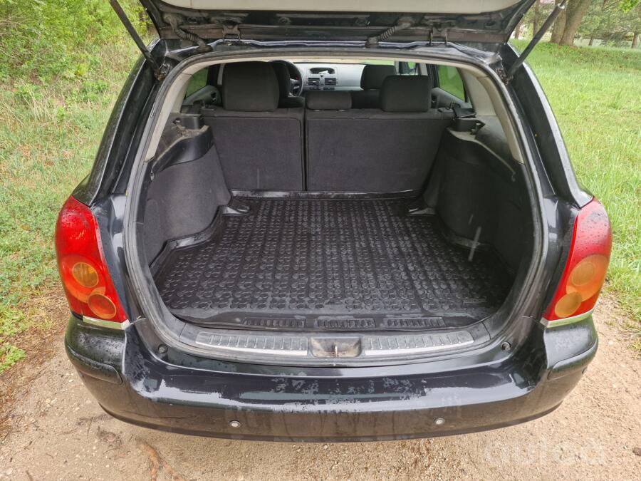 Toyota Avensis 2 generation wagon