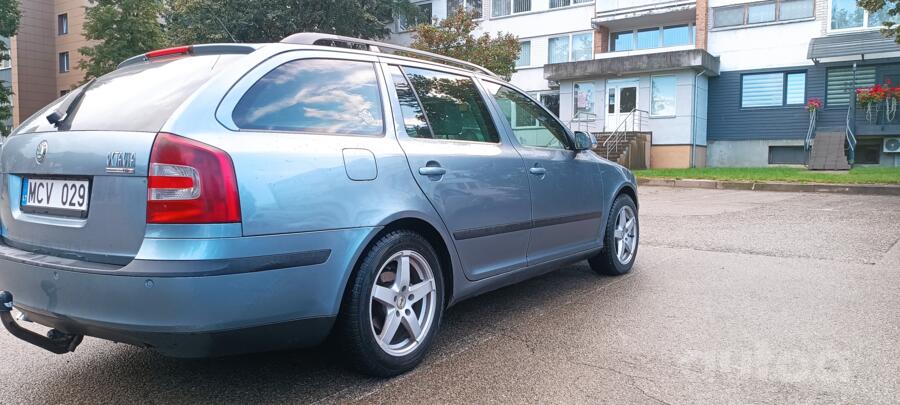Skoda Octavia 2 generation Combi wagon 5-doors