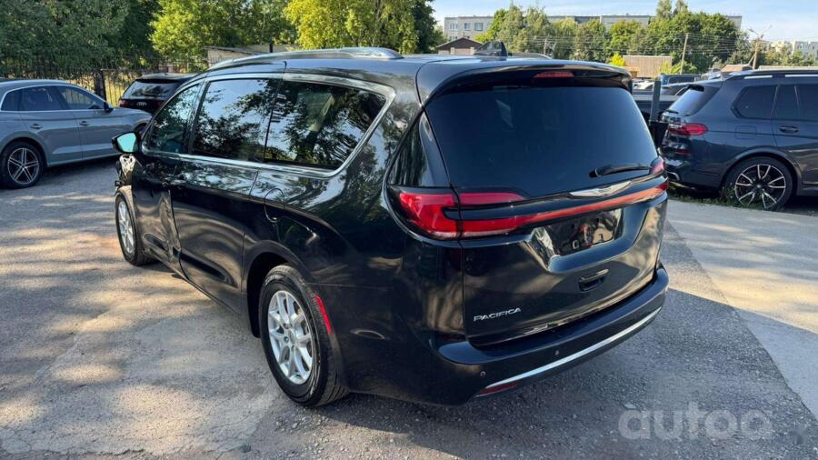 Chrysler Pacifica 2 generation Minivan