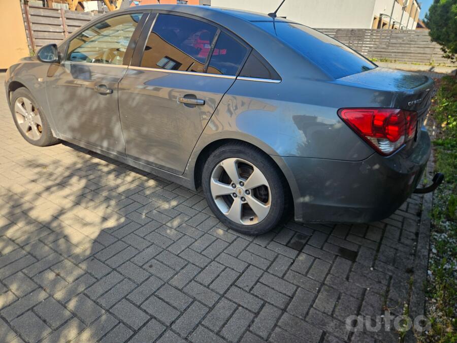 Chevrolet Cruze J300 Sedan