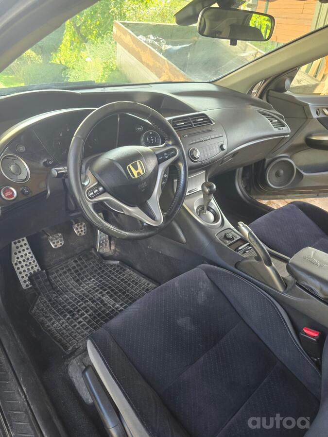 Honda Civic 8 generation Hatchback 5-doors