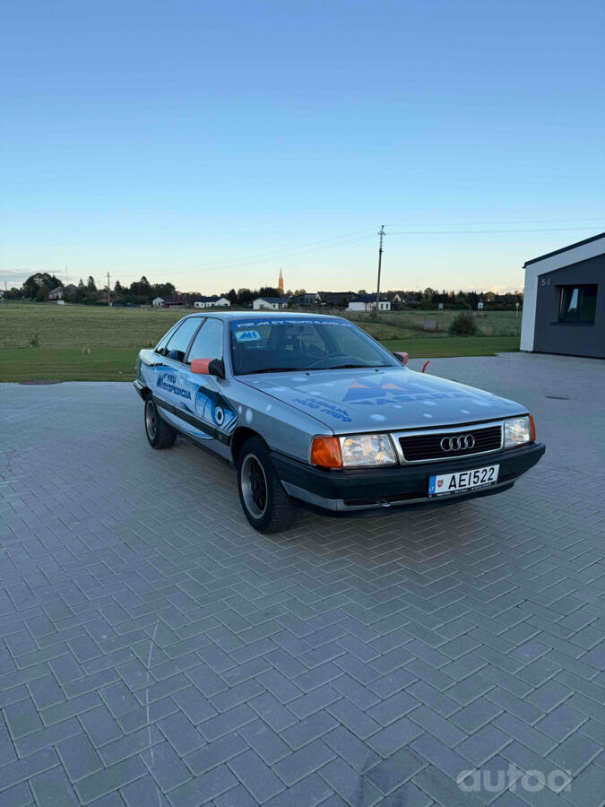 Audi 100
