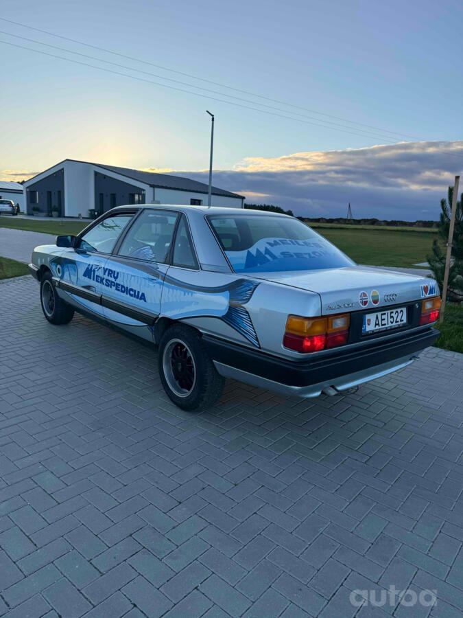 Audi 100