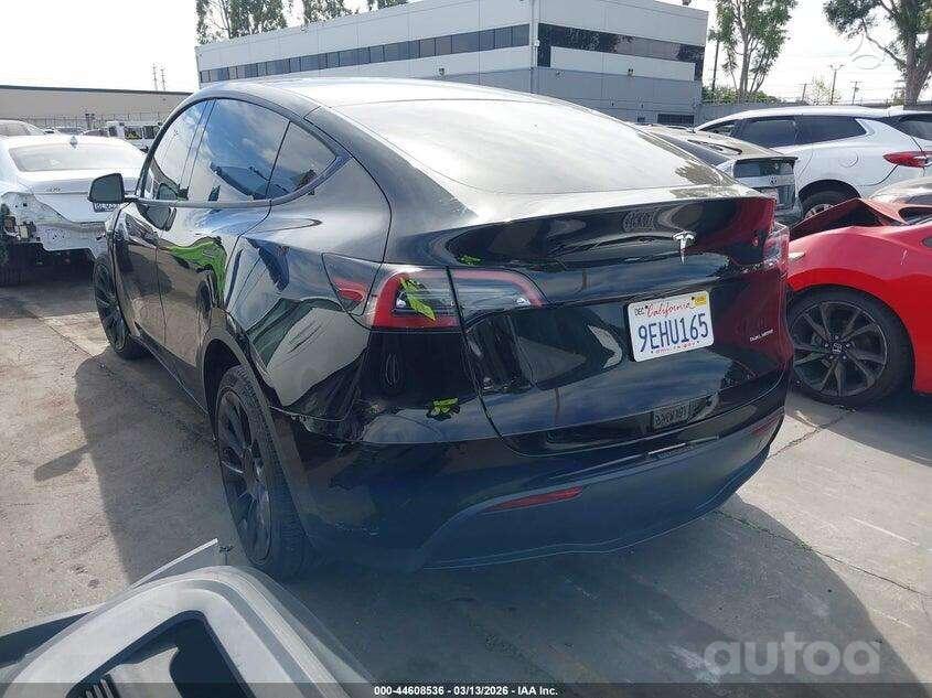 Tesla Model Y 1 generation Crossover