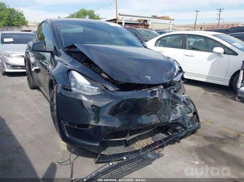 Tesla Model Y 1 generation Crossover