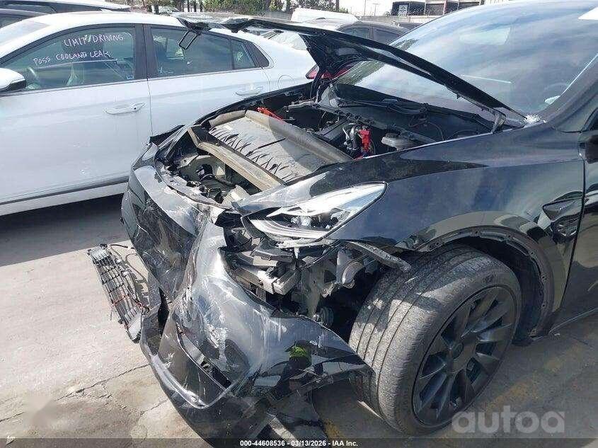 Tesla Model Y 1 generation Crossover