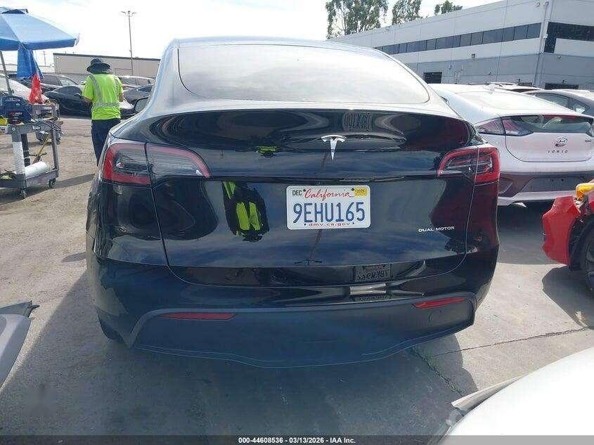 Tesla Model Y 1 generation Crossover