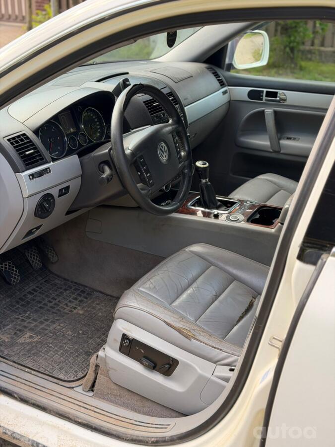 Volkswagen Touareg 1 generation Crossover