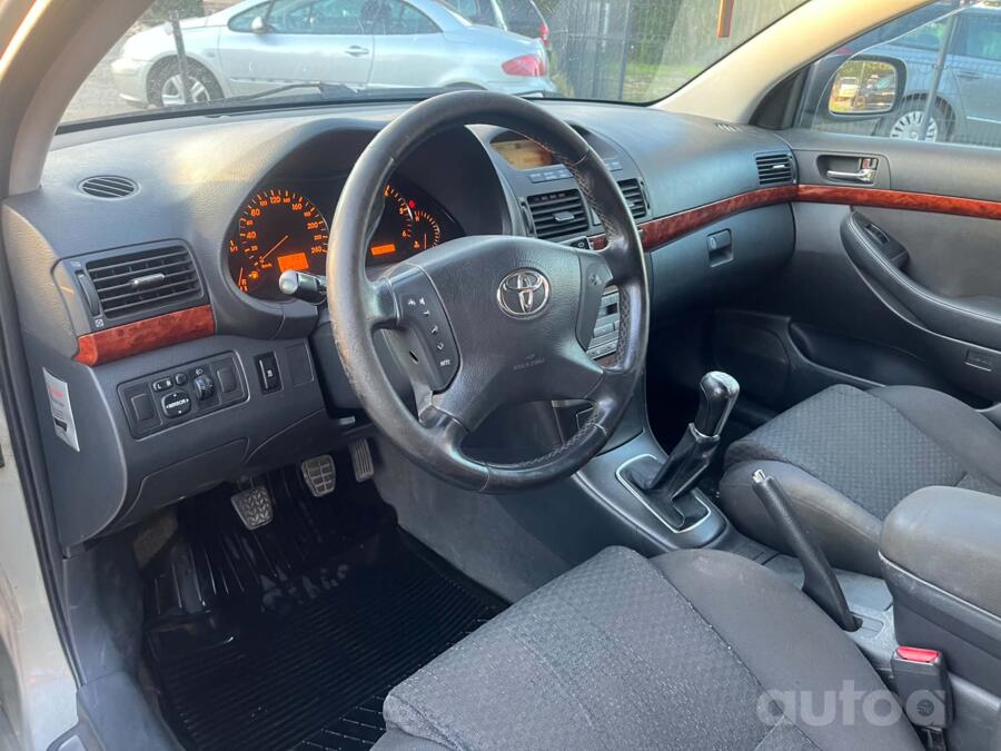 Toyota Avensis 2 generation wagon