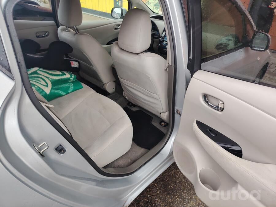 Nissan Leaf 1 generation Hatchback