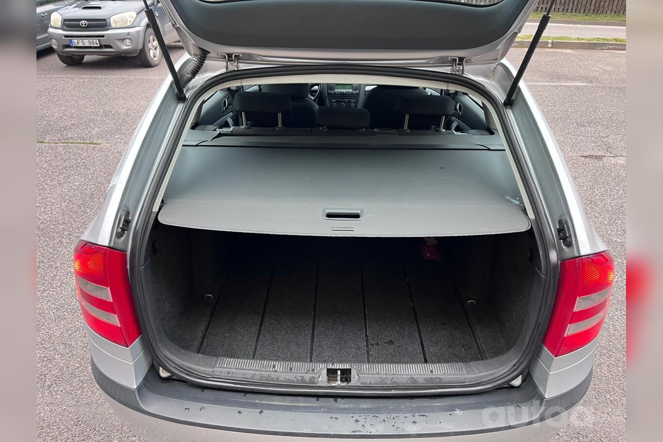 Skoda Octavia 2 generation Combi wagon 5-doors