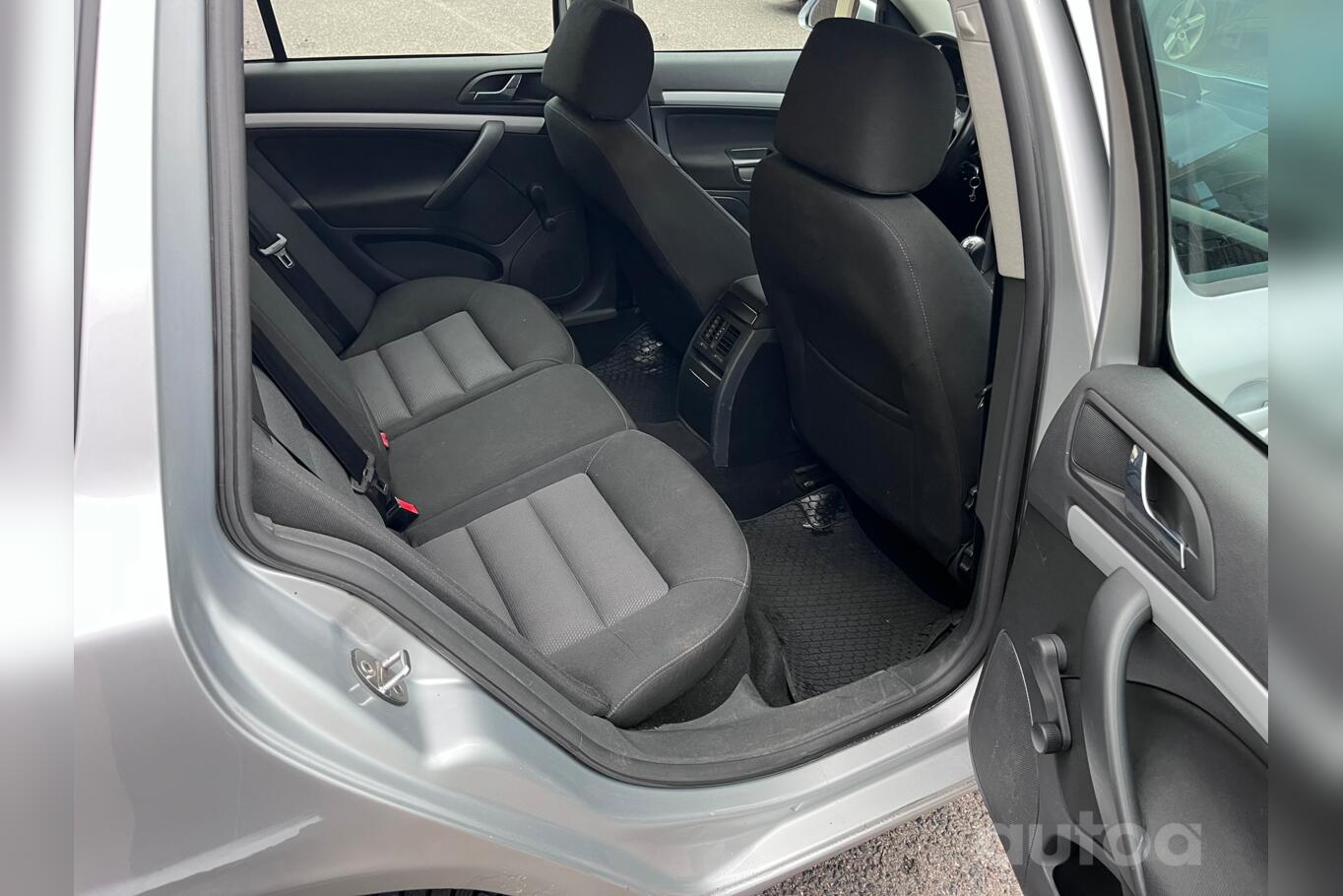 Skoda Octavia 2 generation Combi wagon 5-doors