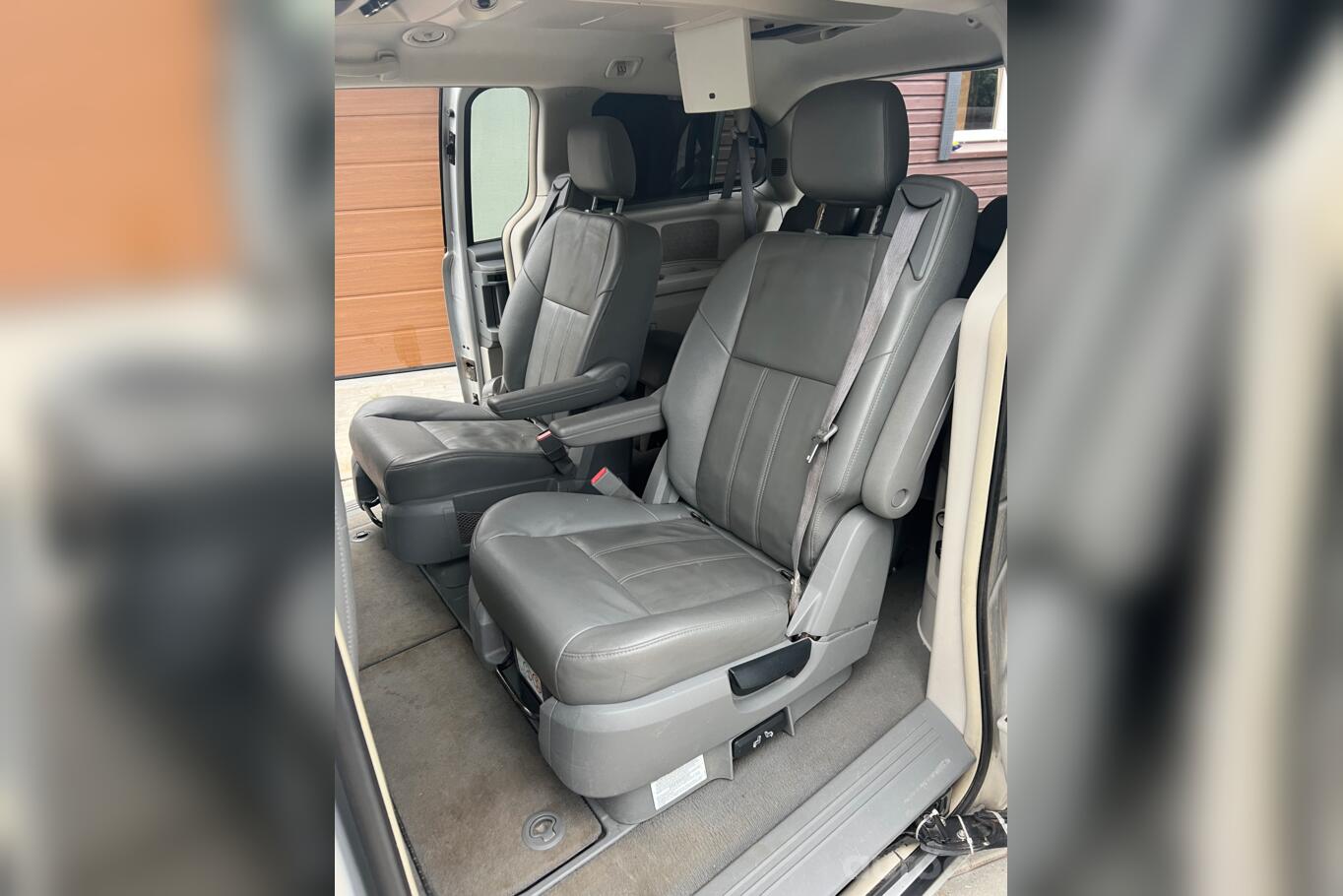 Chrysler Town & Country 5 generation