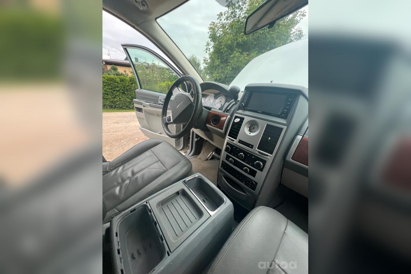 Chrysler Town & Country 5 generation