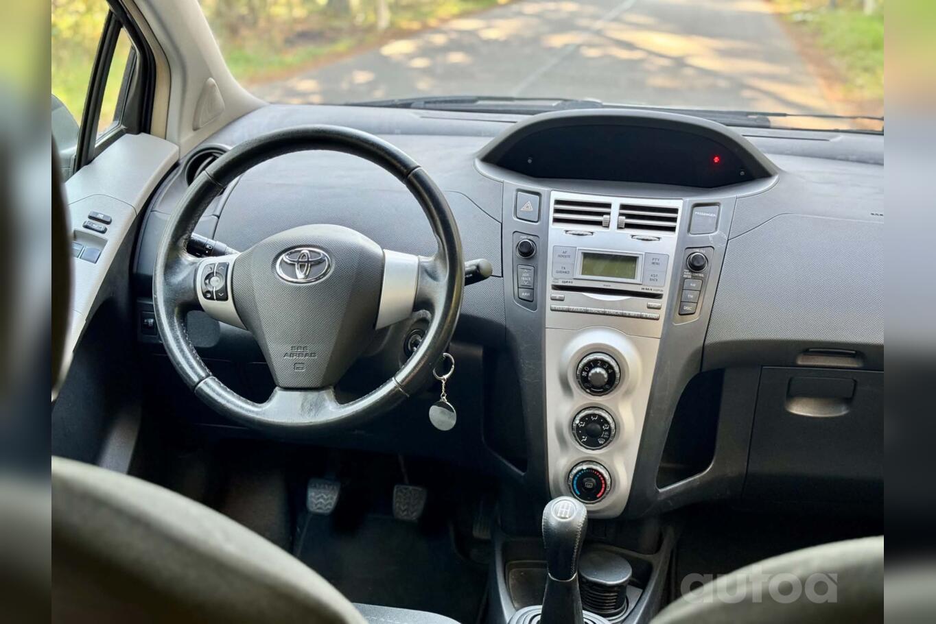 Toyota Yaris 2 generation