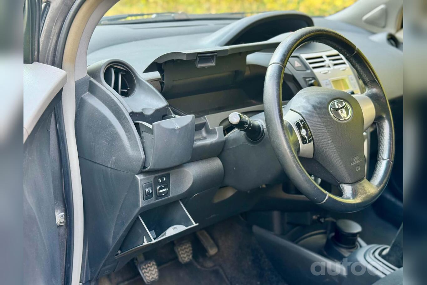 Toyota Yaris 2 generation
